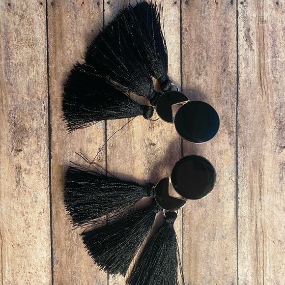 Black tassel earrings - Picture 2 of 3